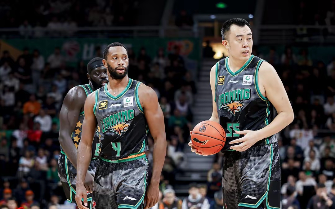 关于赛地聚焦——NBA总决赛今晨热度飙升;山东男篮调整名单;质疑声仍在;轮换策略成焦点的信息 关于赛地聚焦——NBA总决赛今晨热度飙升;山东男篮调整名单;质疑声仍在;轮换策略成焦点的信息